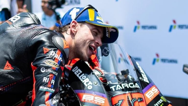Hasil MotoGP Indonesia 2026 dimenangkan Marco Bezzecchi bersama Aprilia dan Marc Marquez kembali menggendong Ducati di Mandalika (11/10)./Instagram @marcobez72