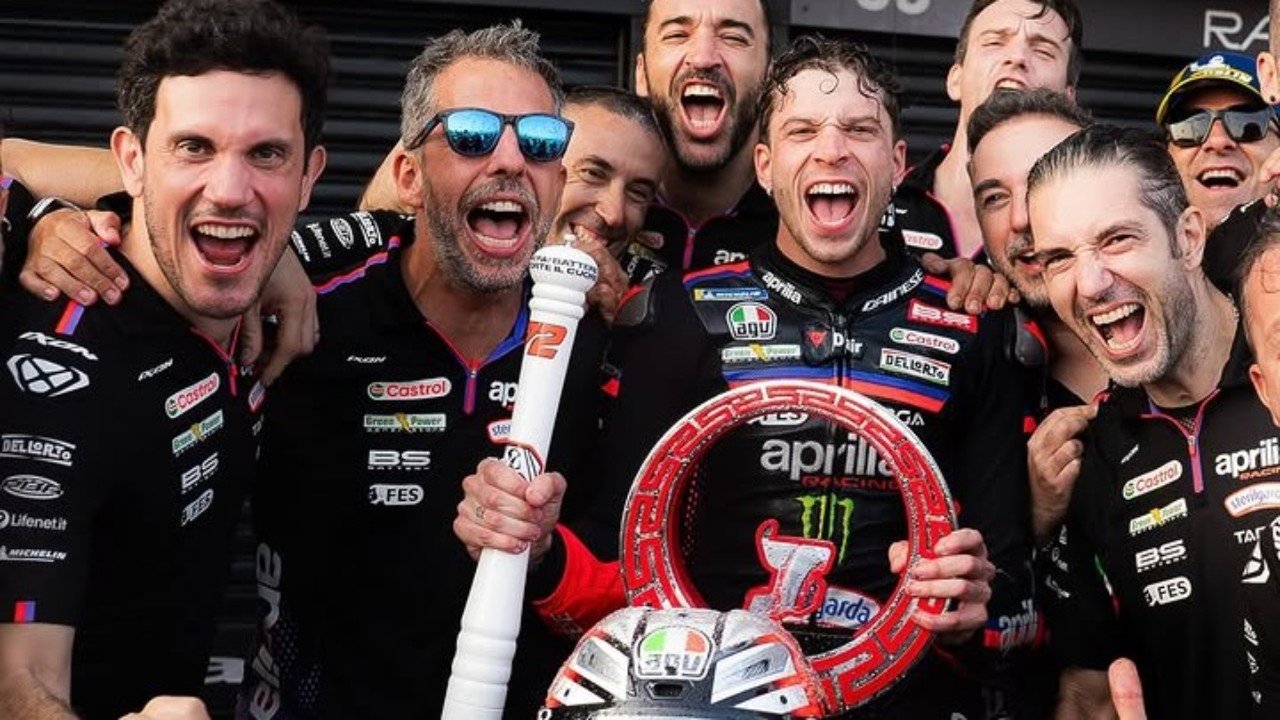 Marco Bezzecchi memenangkan balap utama MotoGP Indonesia 2026 dan menjaga asa untuk perebutan gelar juara dunia./Instagram @aprilia