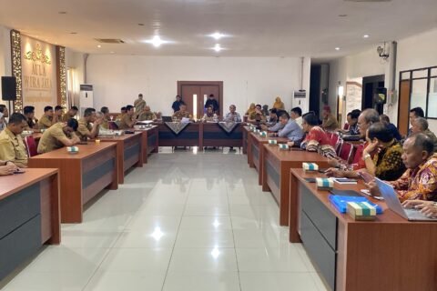 Suasana pertemuan studi banding jajaran Komisi E DPRD Jawa Timur bersama dinas dan pemangku kepentingan terkait di Aula Wira Jaya, Disporapar Jawa Tengah, Semarang.