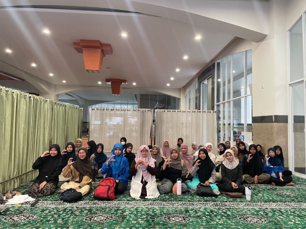 Kegiatan rutin sebagai pemateri dalam "Madinah" Madrasah Diniyah Al Hikmah Universitas Negeri Malang - UM