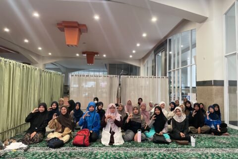Kegiatan rutin sebagai pemateri dalam "Madinah" Madrasah Diniyah Al Hikmah Universitas Negeri Malang - UM