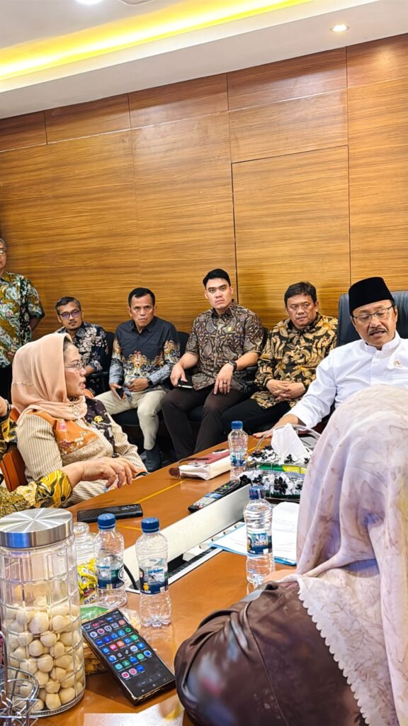Sri Untari Bisowarno menghadap Mensos Syaifullah Yusuf