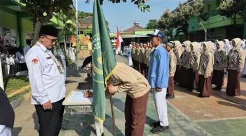 Momen khidmat pelantikan pengurus OSIM MTsN 1 Pasuruan Periode 2026–2027.