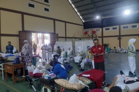SMA Negeri 1 Purwosari kembali menggelar kegiatan sosial donor darah pada Kamis, 29 Oktober 2026. Kegiatan yang rutin dilaksanakan setiap tiga bulan sekali ini menjadi bentuk kontribusi nyata dalam membantu ketersediaan stok darah di Kabupaten Pasuruan.