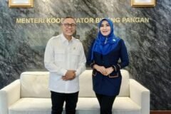 Senator Lia Istifhama berdiskusi dengan Menko Pangan Zulkifli Hasan di ruang kerjanya.