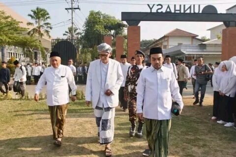 Jajaran pengurus PBNU dan tokoh ulama saat tiba di area Pesantren Tebuireng, Jombang