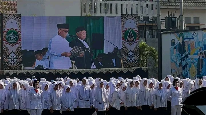 Suasana khidmat jalannya apel dan rangkaian acara peringatan Hari Santri Nasional 2026