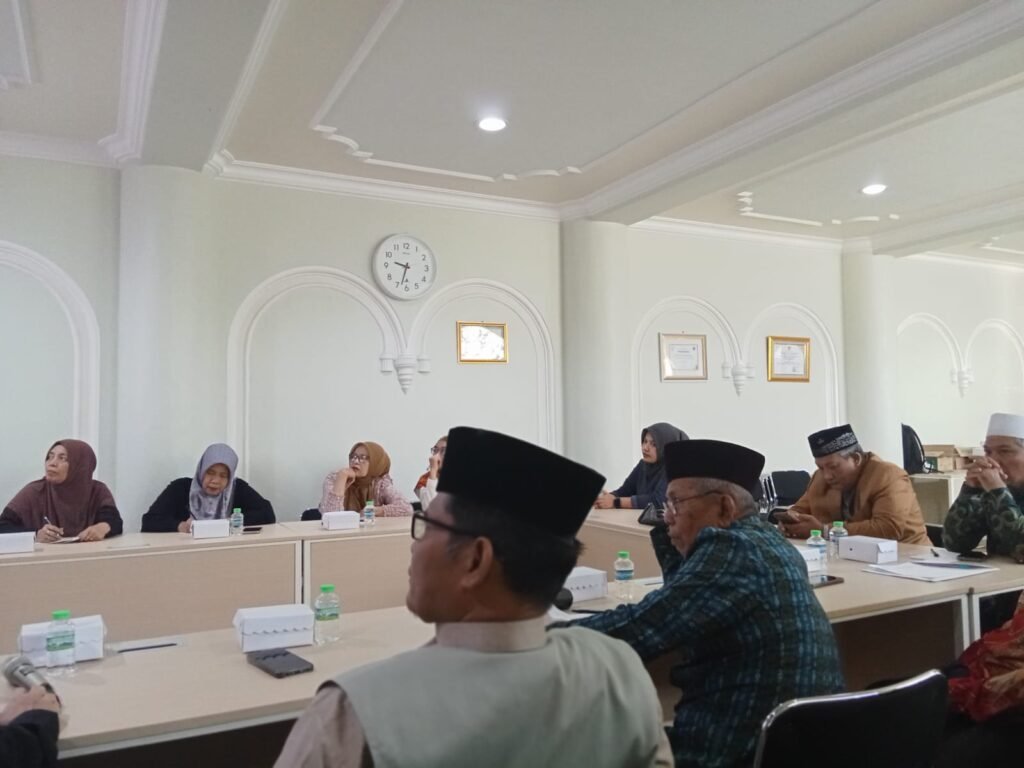 Suasana Rapat Koordinasi Persiapan Musda IV PD DMI Kota Malang yang dihadiri jajaran pengurus, badan otonom, serta Ketua PC DMI di Ruang Rapat Lantai 2 Masjid Agung Jami’ Kota Malang, Ahad (11/10/2026).
