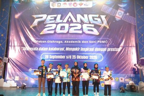 Penyerahan sertifikat juara