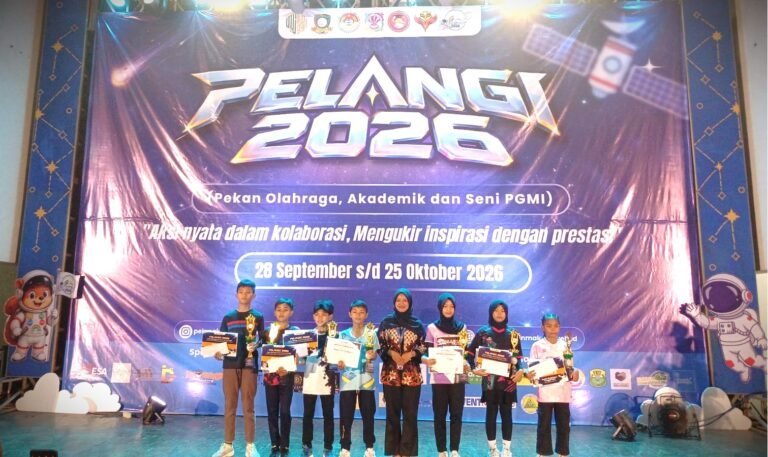 Penyerahan sertifikat juara