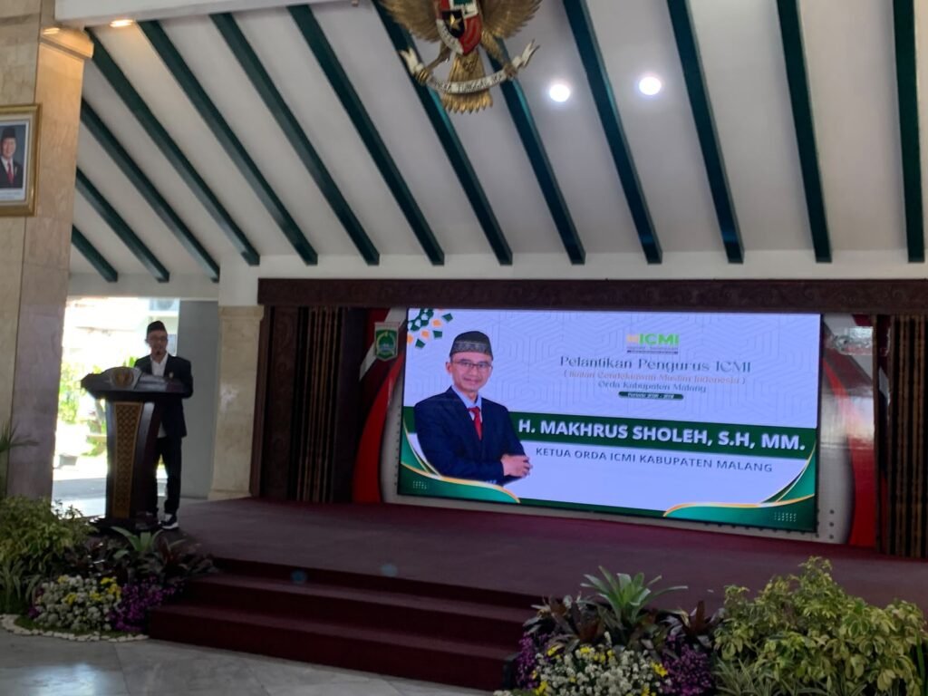 H. Makhrus Sholeh memberikan sambutan