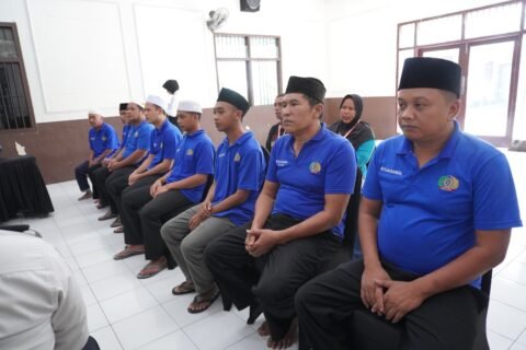 Sejumlah Warga Binaan Pemasyarakatan (WBP) Rutan Bangil saat mengikuti Sidang Tim Pengamat Pemasyarakatan (TPP) terkait usulan integrasi dan asimilasi.