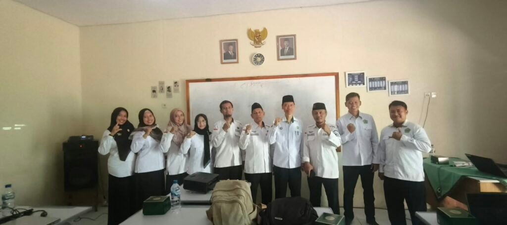 Foto bersama acara pengimbasan
