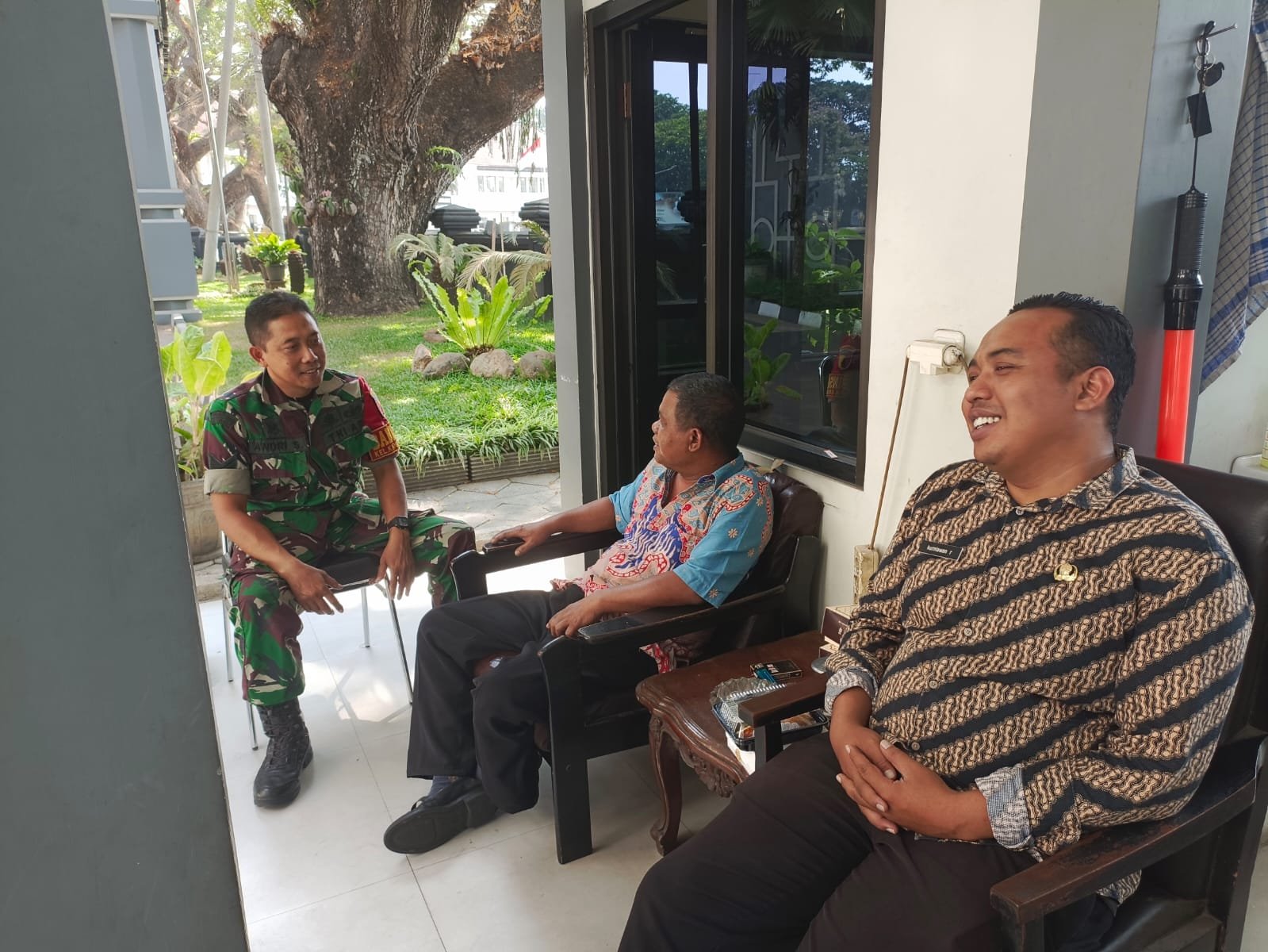 Perkuat Kedekatan di Wilayah Binaan, Babinsa Kiduldalem Rutin Gelar Komunikasi Sosial dengan Warga