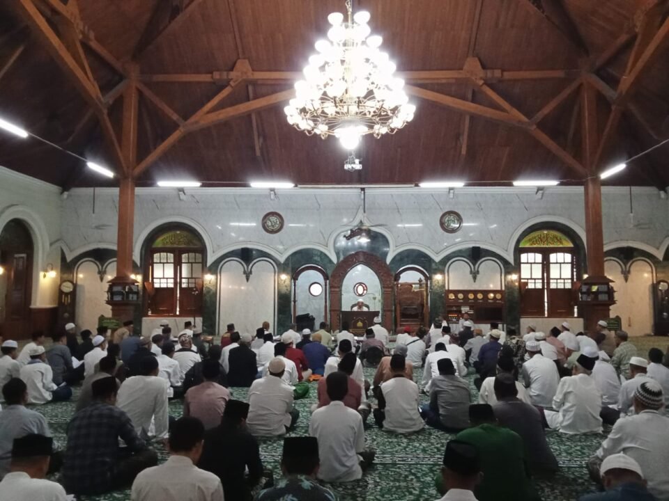 Suasana khidmat saat ratusan peserta dari berbagai masjid se-Malang Raya mengikuti Pembinaan Imam Masjid dan Muadzin Angkatan II di Masjid Agung Jami’ Kota Malang.