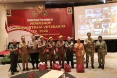 Foto bersama dengan penerima bansos