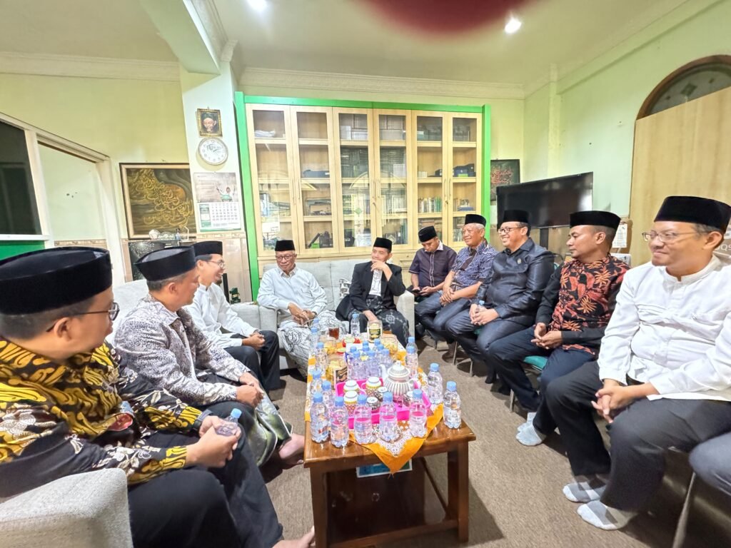 Suasana pertemuan antara jajaran Fraksi PKS dan pengurus DPD PKS Kota Malang bersama para kiai dan pengurus PCNU Kota Malang.