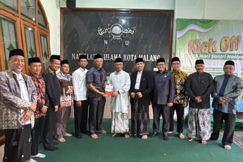 Jajaran pengurus DPD PKS dan Fraksi PKS Kota Malang berfoto bersama pengurus PCNU Kota Malang usai menggelar pertemuan silaturahmi.