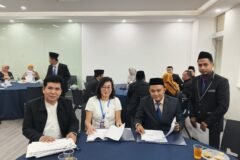 Rektor IAI Darul Fattah Lampung Dr. Ahmad Hadi Setiawan bersama jajaran saat prosesi penandatanganan nota kesepahaman (MoU) kemitraan strategis internasional dengan perguruan tinggi Malaysia.