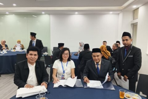 Rektor IAI Darul Fattah Lampung Dr. Ahmad Hadi Setiawan bersama jajaran saat prosesi penandatanganan nota kesepahaman (MoU) kemitraan strategis internasional dengan perguruan tinggi Malaysia.