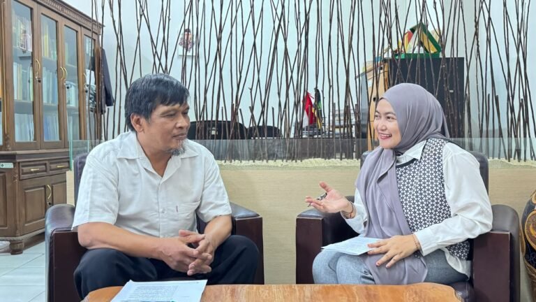 Sesi diskusi dengan pengembang teknologi pembelajaran