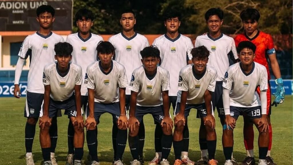 PSSI menanggapi insiden bus rombongan Persib EPA U-18 yang terkena serangan suporter di Batang, Jawa Tengah, Minggu (11/10)./Instagram @persibepaliga1