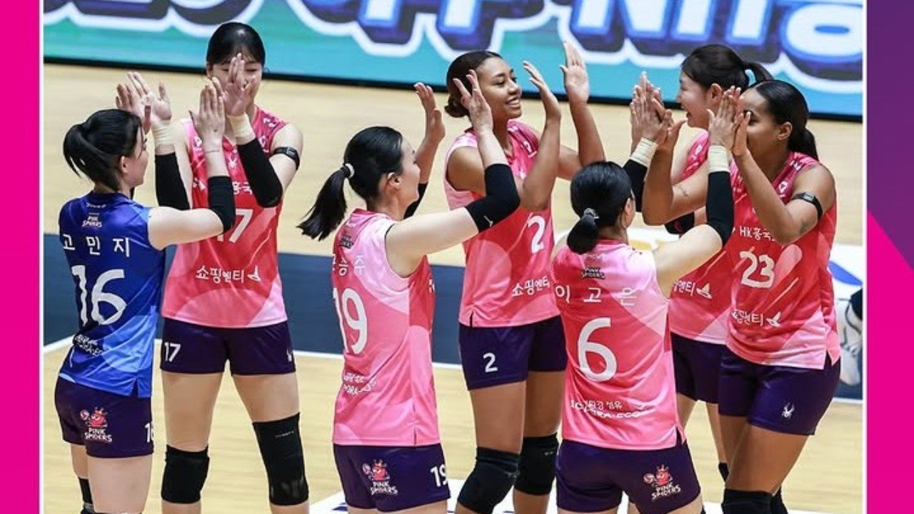 Pink Spiders gagal ke final KOVO Cup 2026 meski menjadi juara grup./Instagram @hkpinkspiders