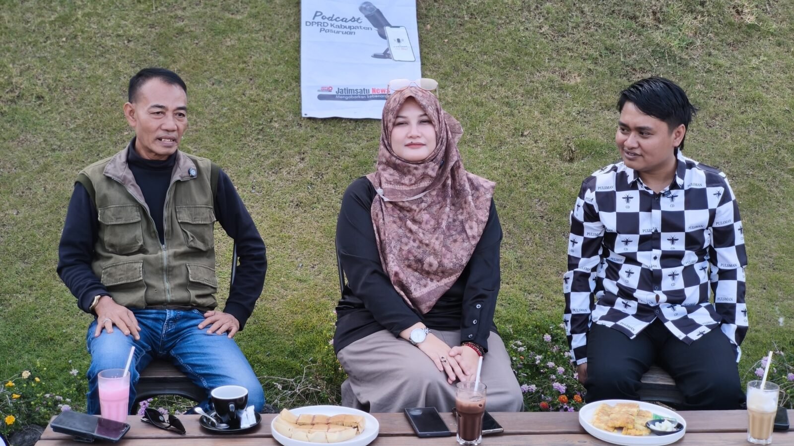 3 anggota Komisi 4 DPRD Kabupaten Pasuruan podcast JAWARA ( Jagongan Wakil Rakyat ) di Olive Branch Prigen membahas Desil. Najib Setiawan, Helmi Sudiono Fauzan, Zakariya