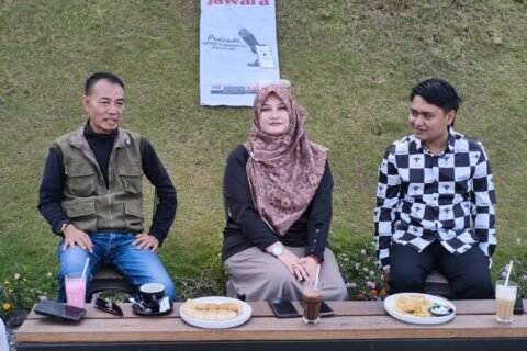 3 anggota Komisi 4 DPRD Kabupaten Pasuruan podcast JAWARA ( Jagongan Wakil Rakyat ) di Olive Branch Prigen membahas Desil. Najib Setiawan, Helmi Sudiono Fauzan, Zakariya