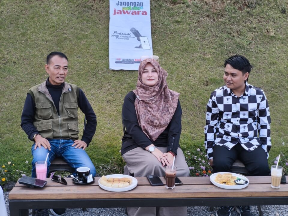 3 anggota Komisi 4 DPRD Kabupaten Pasuruan podcast JAWARA ( Jagongan Wakil Rakyat ) di Olive Branch Prigen membahas Desil. Najib Setiawan, Helmi Sudiono Fauzan, Zakariya