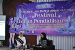 Moderator membacakan CV narasumber, di Aula Saintek UIN Malang