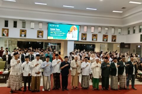 Pembicara dan peserta dalam kuliah umum bertajuk “Islam, Negara, dan Syariat Agama di Indonesia”