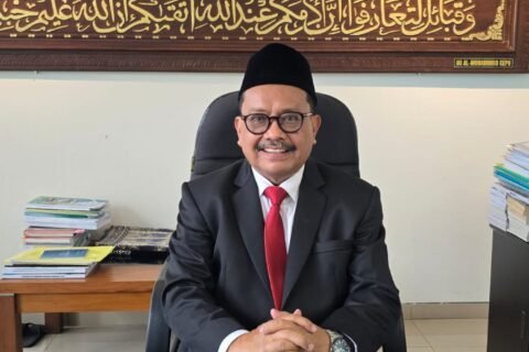 Prof. Dr. H. M. Mas’ud Said, M.Si., di Kantornya, Pascasarjana Unisma Malang