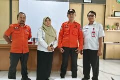 Kepala Puskesmas Pujon drg. Angga An Novita bersamaAnalis Kebencanaan Ahli Pertama BPBD Kabupaten Malang, Indra