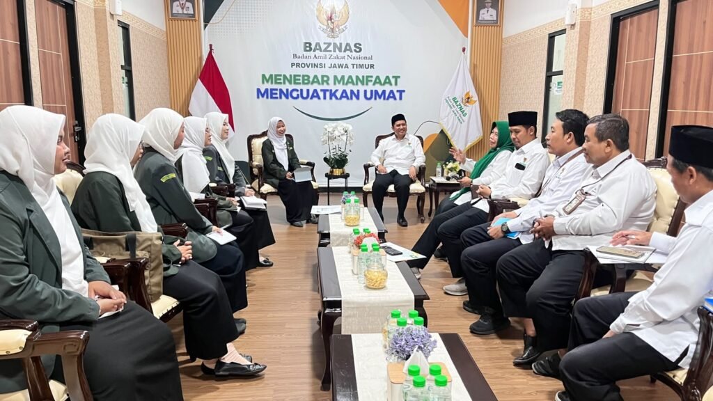 Suasana pertemuan audiensi dan dialog antara delegasi PW IPPNU Jawa Timur dengan jajaran pimpinan BAZNAS Jawa Timur terkait dukungan pendidikan dan literasi zakat.