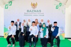 Jajaran pengurus PW IPPNU Jawa Timur berfoto bersama para pimpinan BAZNAS Jatim seusai audiensi kolaborasi program pemberdayaan pelajar di Kantor BAZNAS Jawa Timur.