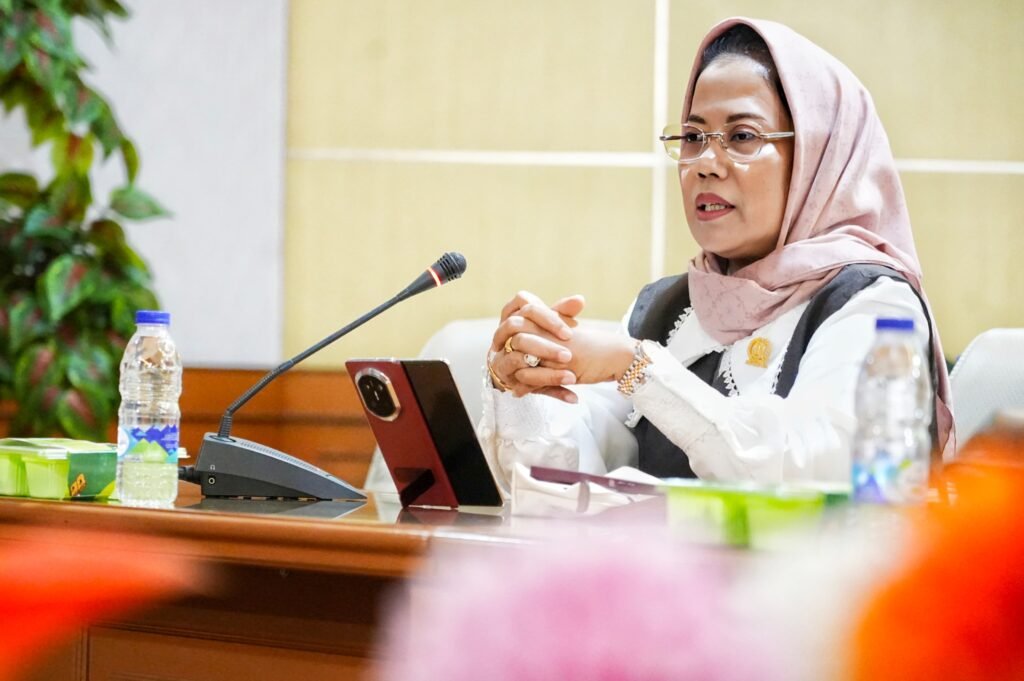 Ketua Komisi E DPRD Jatim, Dr. Sri Untari Bisowarno, M.AP., saat memberikan pandangan strategis terkait penguatan ekonomi kerakyatan, peran petani milenial, serta pembangunan yang inklusif dalam Refleksi Hari Jadi Provinsi Jawa Timur.