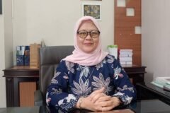 Prof. Dr. Hj. Umi Sumbulah, M.Ag (Dekan Fakultas Syariah UIN Malang)