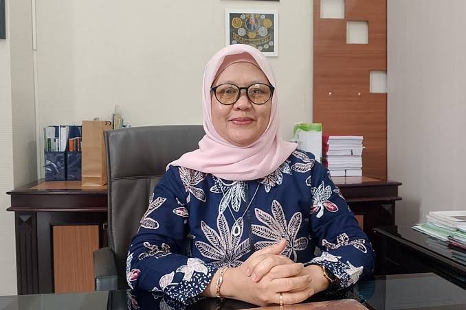 Prof. Dr. Hj. Umi Sumbulah, M.Ag (Dekan Fakultas Syariah UIN Malang)