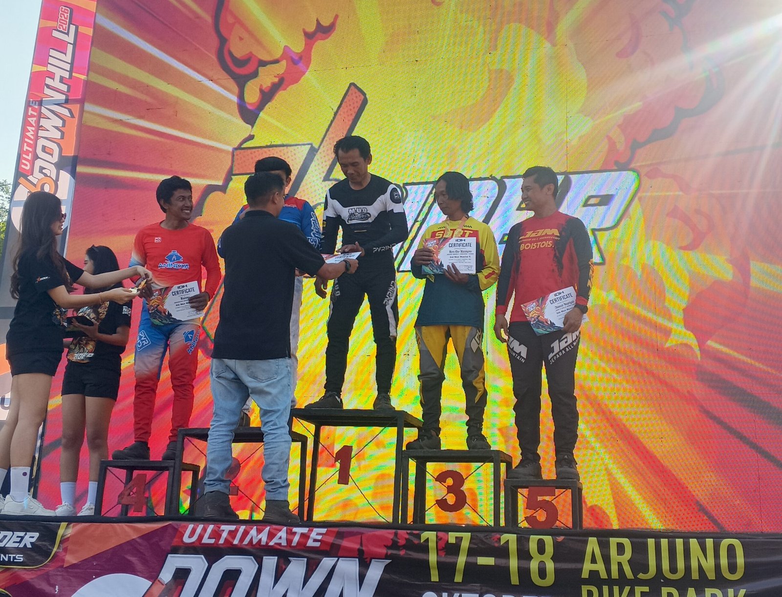 Rider Jawa Timur Berjaya di 76 Ultimate Downhill 2026, Agung Prio dan Milatul Raih Podium Tertinggi