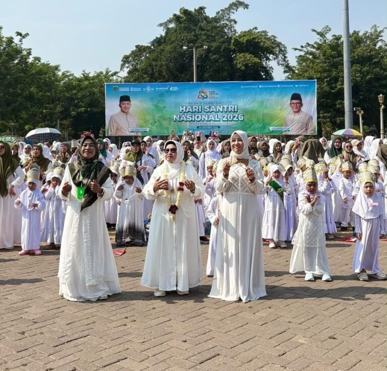 Ning Laili Abidah dan ibunda Hj. Anisah Syakur ikuti semarak hari santri di akun akun Bangil