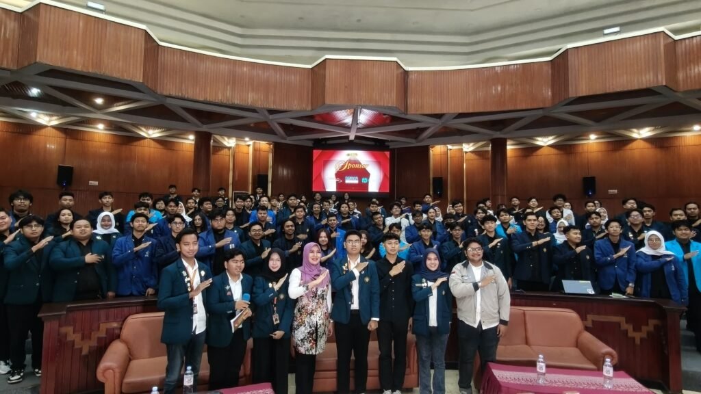 Antusiasme mahasiswa Universitas Brawijaya mengikuti pembekalan kepemimpinan.