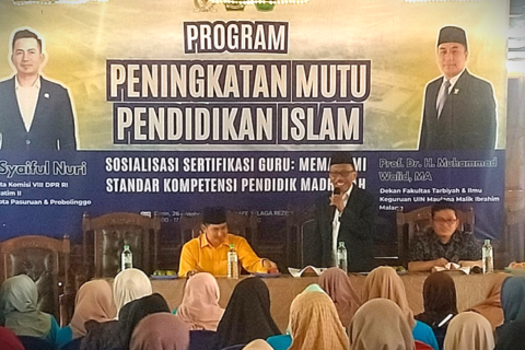 Pemaparan materi dari Wakil Dekan I FTIK UIN Malang