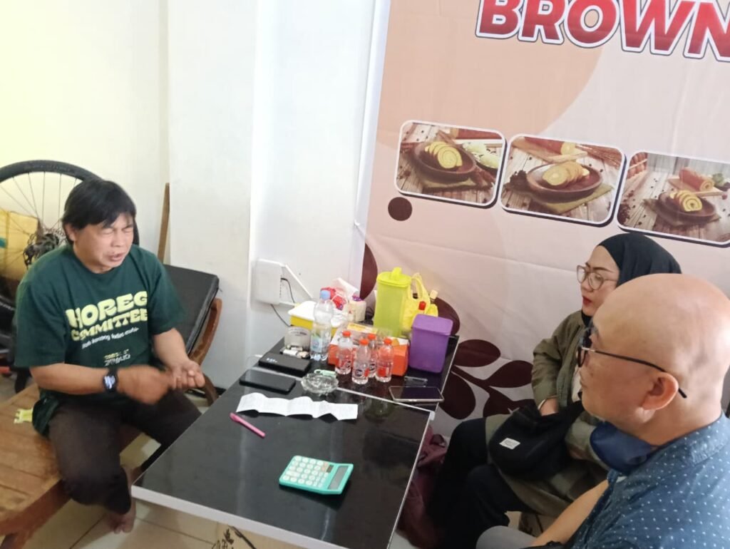 Joko Santoso saat membagikan kisah inspiratif perjalanannya merintis usaha dalam program bincang-bincang.