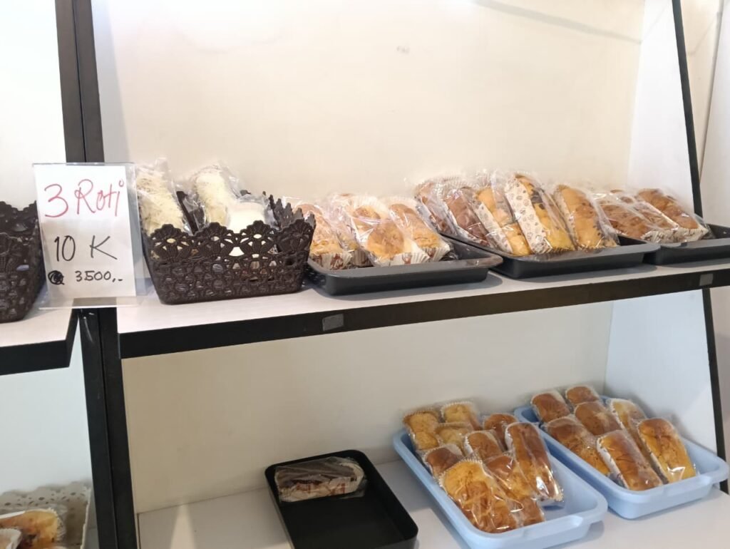 Pilihan produk kue berkualitas dengan harga terjangkau siap memanjakan para pembeli.