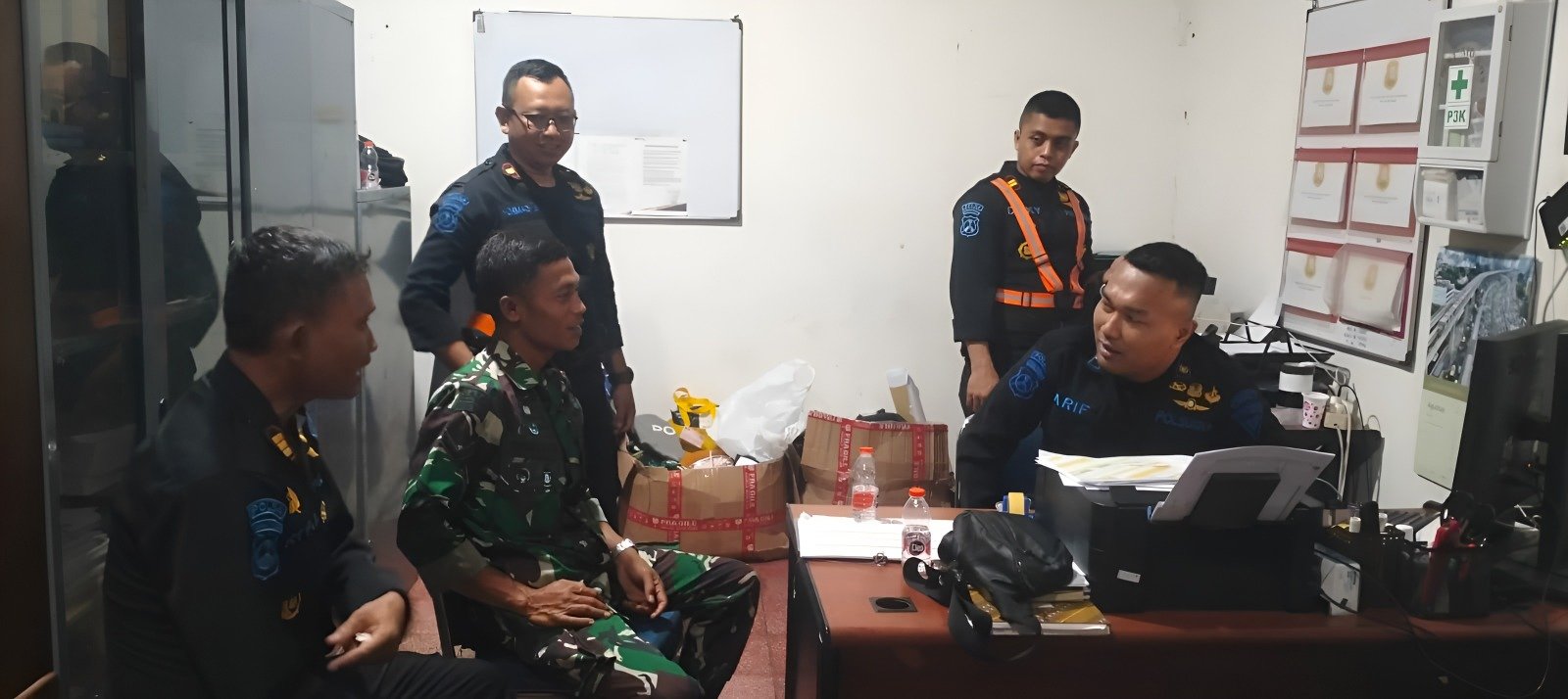 Sinergi Lintas Sektor, Babinsa Kiduldalem Bersama Polsuska Perketat Keamanan Stasiun Malang Kota Baru