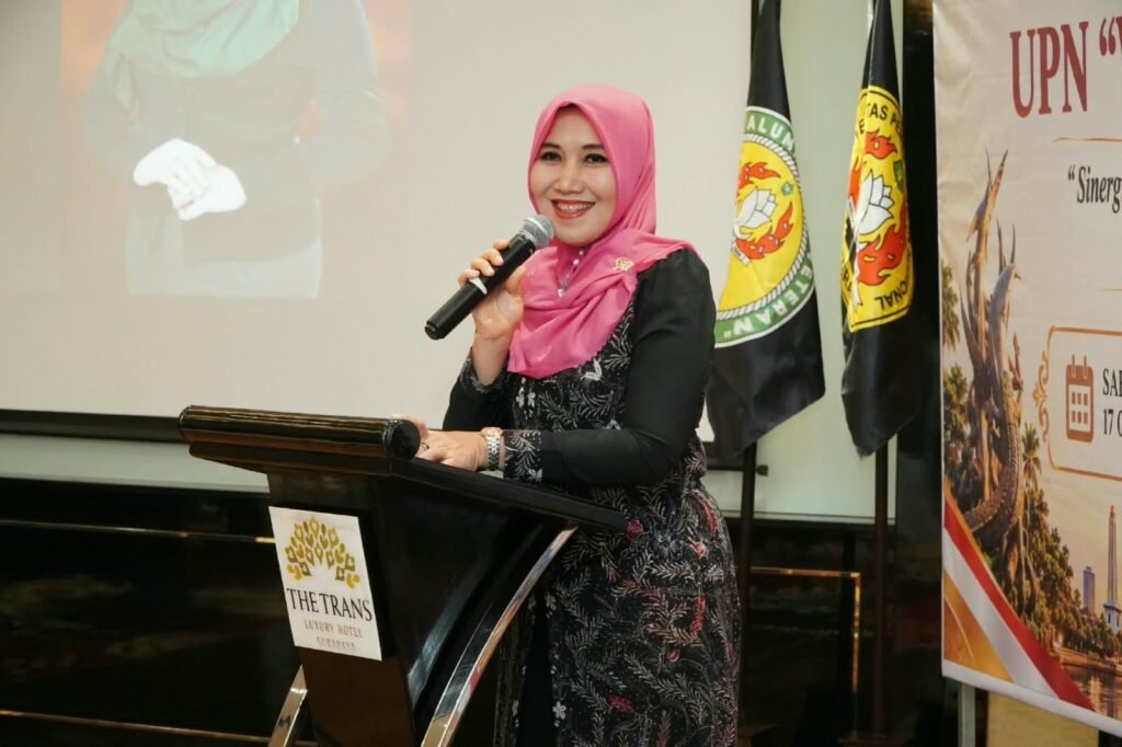 Senator DPD RI Dr. Lia Istifhama saat menyampaikan pandangan dalam Munas IKA UPN Veteran Indonesia di Surabaya.
