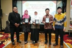 Sesi foto bersama para tokoh dan pengurus dalam rangkaian acara Musyawarah Nasional IKA UPN Veteran Indonesia.