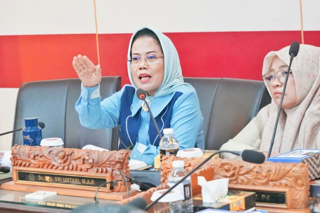 Dr. Sri Untari saat memberikan pemaparan dalam acara pelatihan.