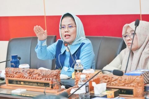 Dr. Sri Untari saat memberikan pemaparan dalam acara pelatihan.
